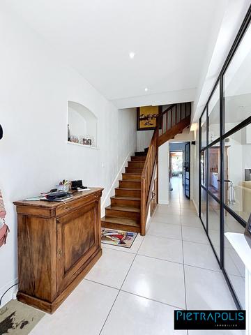 Belle Maison de 210 m2 : 5 chambres, piscine et dépendance, terrain de 1400 m2 - Soucieu-en-Jarrest