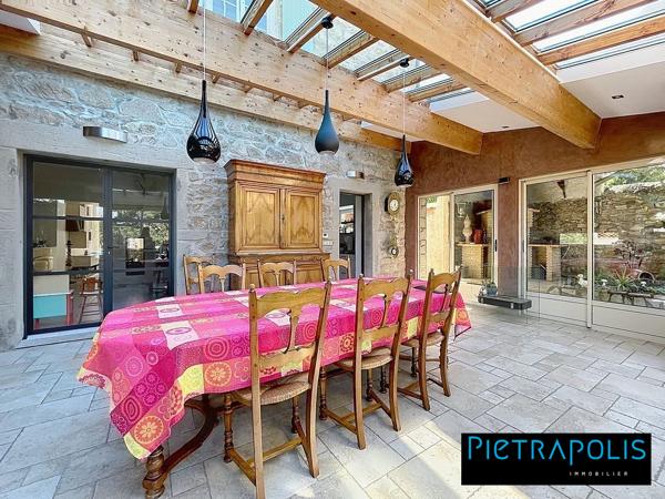 Belle Maison de 210 m2 : 5 chambres, piscine et dépendance, terrain de 1400 m2 - Soucieu-en-Jarrest