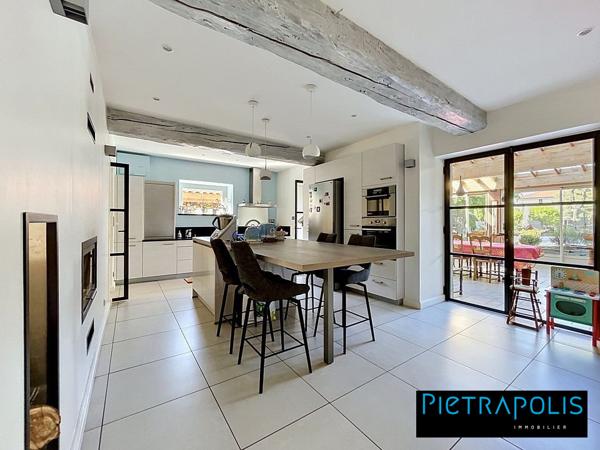 Belle Maison de 210 m2 : 5 chambres, piscine et dépendance, terrain de 1400 m2 - Soucieu-en-Jarrest