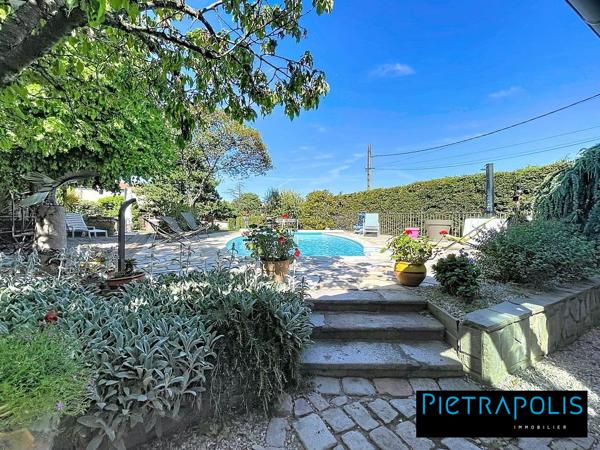 Belle Maison de 210 m2 : 5 chambres, piscine et dépendance, terrain de 1400 m2 - Soucieu-en-Jarrest
