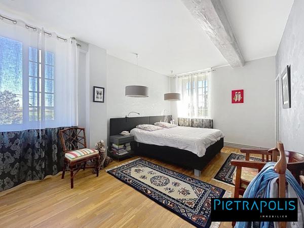 Belle Maison de 210 m2 : 5 chambres, piscine et dépendance, terrain de 1400 m2 - Soucieu-en-Jarrest