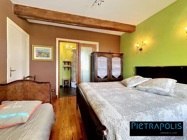 Belle Maison de 210 m2 : 5 chambres, piscine et dépendance, terrain de 1400 m2 - Soucieu-en-Jarrest