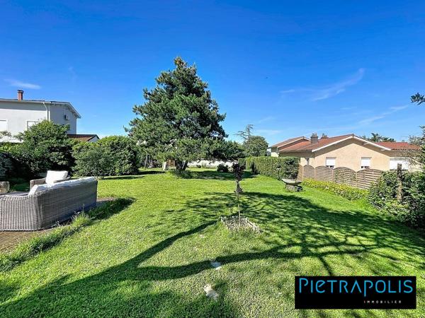 Belle Maison de 210 m2 : 5 chambres, piscine et dépendance, terrain de 1400 m2 - Soucieu-en-Jarrest