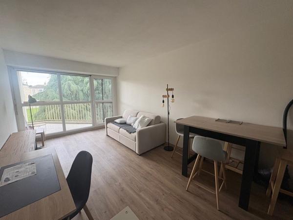 Appartement à louer 700 € CC Talence 1 pièce 26 m² DPE D