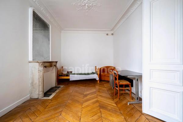 Appartement à vendre 4 pièces PARIS 9EME ARRONDISSEMENT (75) - Raffiné 4 pièces Haussmannien avec ascenseur, sublimé par ses moulures, cheminées, parquet, au coeur de la Nouvelle Athènes