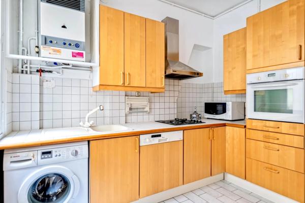 Appartement à vendre 4 pièces PARIS 9EME ARRONDISSEMENT (75) - Raffiné 4 pièces Haussmannien avec ascenseur, sublimé par ses moulures, cheminées, parquet, au coeur de la Nouvelle Athènes