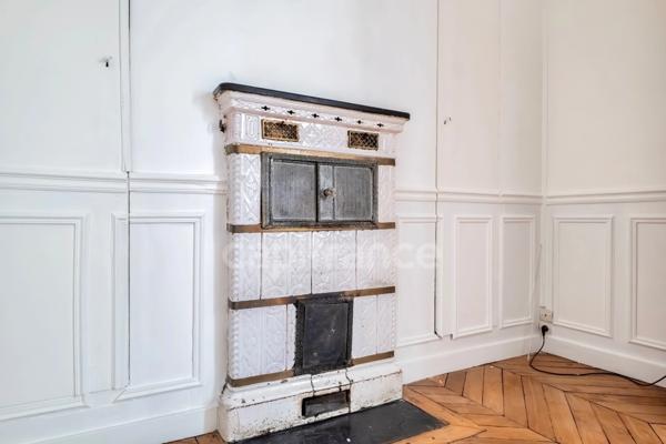 Appartement à vendre 4 pièces PARIS 9EME ARRONDISSEMENT (75) - Raffiné 4 pièces Haussmannien avec ascenseur, sublimé par ses moulures, cheminées, parquet, au coeur de la Nouvelle Athènes