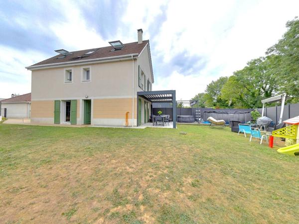 Maison Roissy En Brie 7 pièce(s) 129 m2