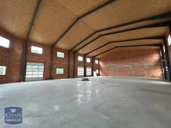 Local professionnel à vendre 640m²