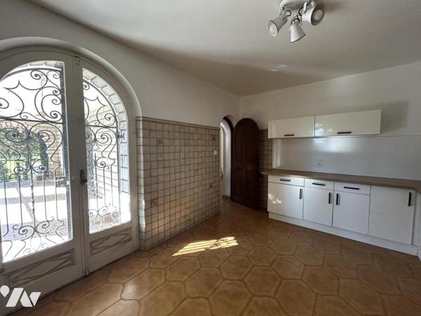 Savasse, maison individuelle 200m2 hab , parcelle 4094m2.