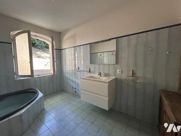 Savasse, maison individuelle 200m2 hab , parcelle 4094m2.