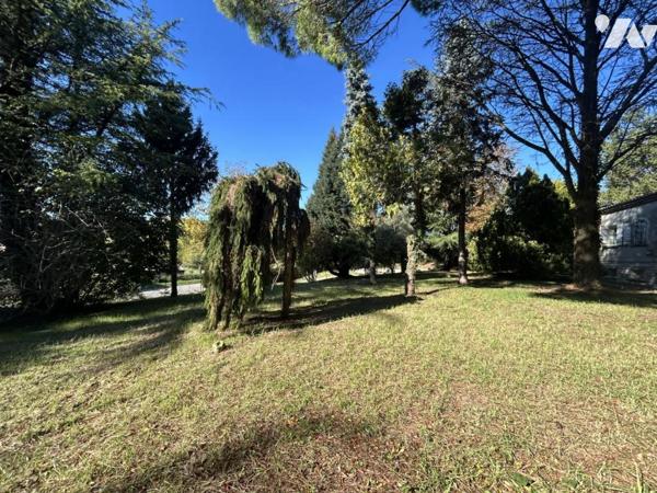 Savasse, maison individuelle 200m2 hab , parcelle 4094m2.