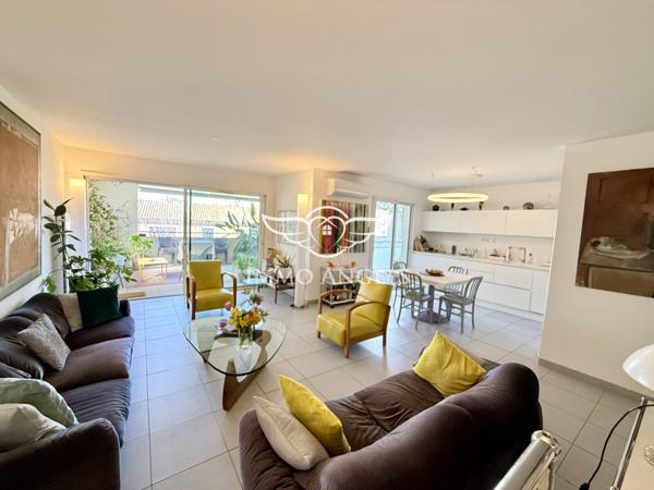 Nîmes Centre Arènes, Appartement P4, Terrasses 42m2, grand garage.