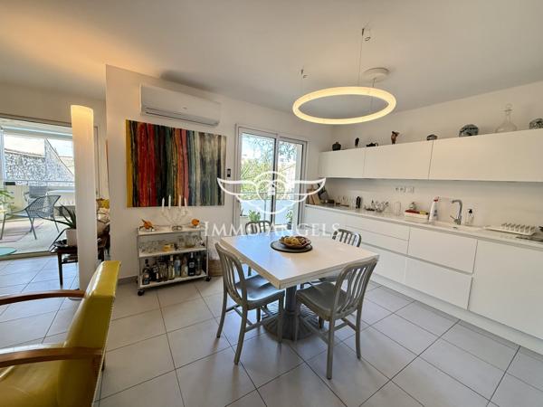 Nîmes Centre Arènes, Appartement P4, Terrasses 42m2, grand garage.