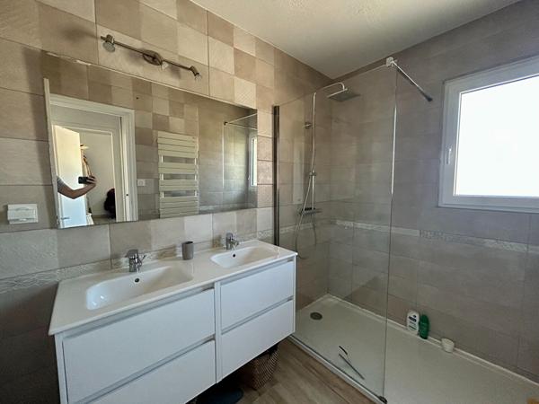 MAISON DE VILLE 3 CHAMBRES COUR ET GARAGE A CARCASSONNE