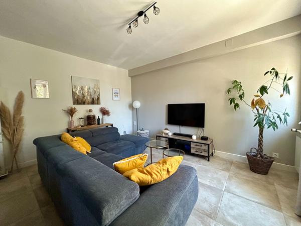 MAISON DE VILLE 3 CHAMBRES COUR ET GARAGE A CARCASSONNE