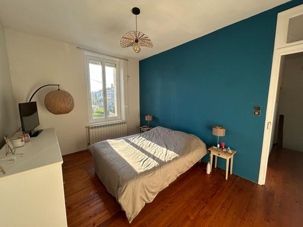 MAISON DE VILLE 3 CHAMBRES COUR ET GARAGE A CARCASSONNE