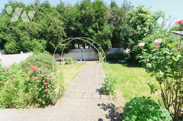 Exclusivité !
Maison semi-individuelle avec véranda, garage et 3 chambres – proche des commodités.