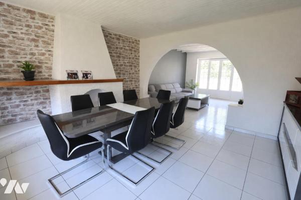 Exclusivité !
Maison semi-individuelle avec véranda, garage et 3 chambres – proche des commodités.