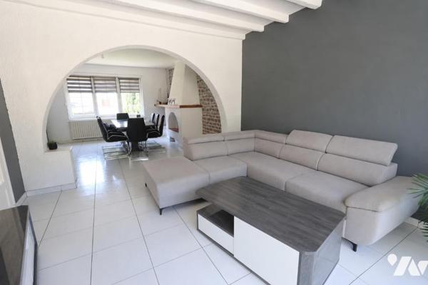 Exclusivité !
Maison semi-individuelle avec véranda, garage et 3 chambres – proche des commodités.