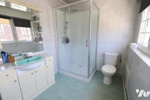 Exclusivité !
Maison semi-individuelle avec véranda, garage et 3 chambres – proche des commodités.