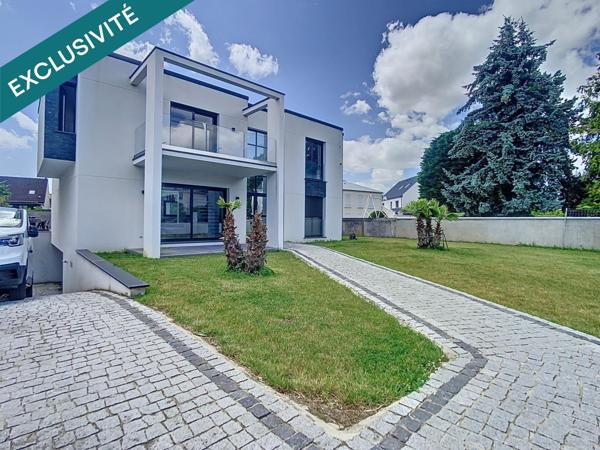 Maison comtemporaine de 246 m² avec piscine