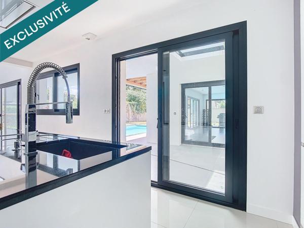 Maison comtemporaine de 246 m² avec piscine