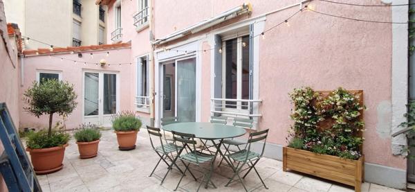 MAISON AVEC COUR A RENOVER ENTIEREMENT