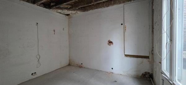 MAISON AVEC COUR A RENOVER ENTIEREMENT