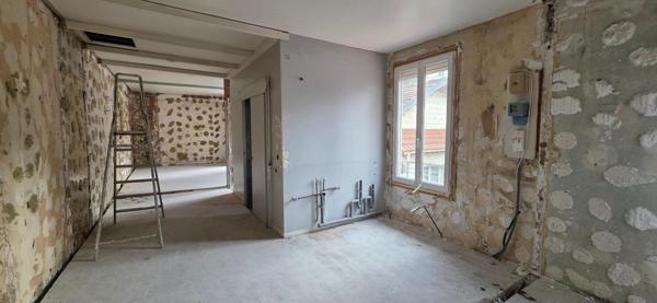MAISON AVEC COUR A RENOVER ENTIEREMENT
