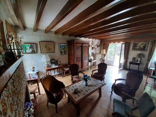 Maison ancienne à vendre sur les bords de Loire aux Ponts de Cé - 3 chambres, beau terrain avec piscine