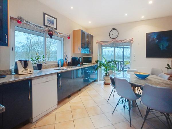 Maison ancienne à vendre sur les bords de Loire aux Ponts de Cé - 3 chambres, beau terrain avec piscine