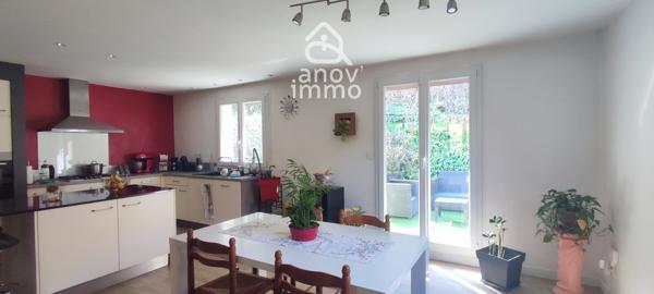 Maison
                                                                                                                                                                                                                                                                                                                        4 pièce(s)                                                                                                                                                                                                          3 chambre(s)                                                                                                                                                                                                          94  m²