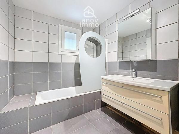 Maison
                                                                                                                                                                                                                                                                                                                        4 pièce(s)                                                                                                                                                                                                          3 chambre(s)                                                                                                                                                                                                          94  m²