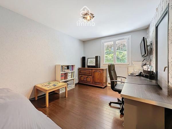 Maison
                                                                                                                                                                                                                                                                                                                        4 pièce(s)                                                                                                                                                                                                          3 chambre(s)                                                                                                                                                                                                          94  m²