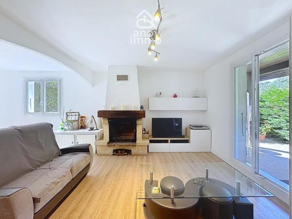 Maison
                                                                                                                                                                                                                                                                                                                        4 pièce(s)                                                                                                                                                                                                          3 chambre(s)                                                                                                                                                                                                          94  m²