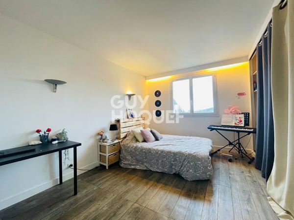 MARSAT - Maison 228 m² - 5 chambres - Jardin et piscine intérieure