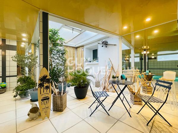 MARSAT - Maison 228 m² - 5 chambres - Jardin et piscine intérieure