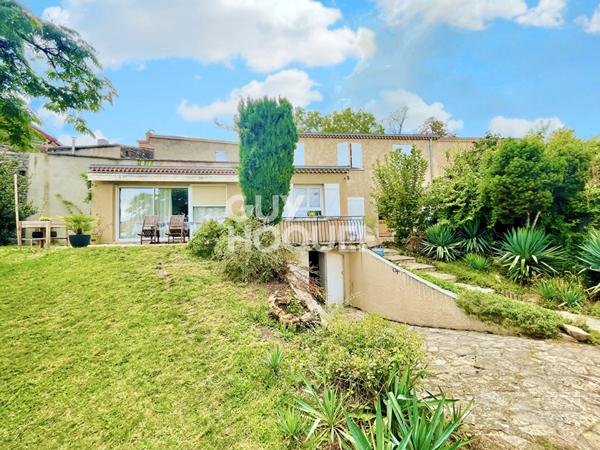 MARSAT - Maison 228 m² - 5 chambres - Jardin et piscine intérieure