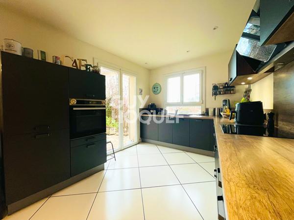 MARSAT - Maison 228 m² - 5 chambres - Jardin et piscine intérieure