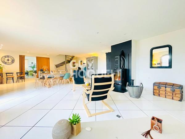 MARSAT - Maison 228 m² - 5 chambres - Jardin et piscine intérieure