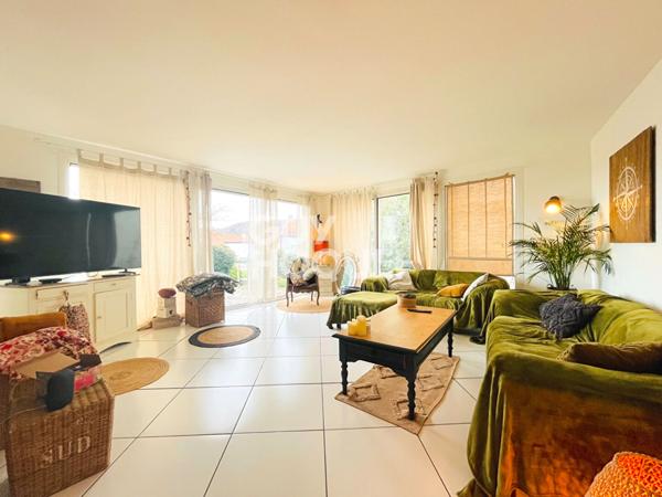 MARSAT - Maison 228 m² - 5 chambres - Jardin et piscine intérieure