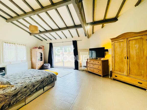 MARSAT - Maison 228 m² - 5 chambres - Jardin et piscine intérieure