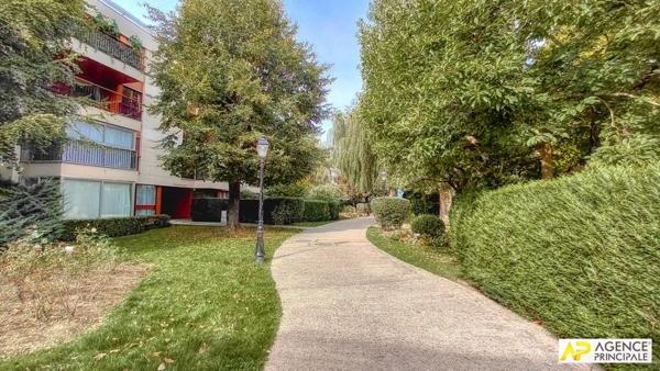 Le Chesnay Parly 2 - Appartement 5 pièces 105 m² situé au 2e et dernier étage avec ascenseur, avec cave et parking €495 000 ** - Référence 25926