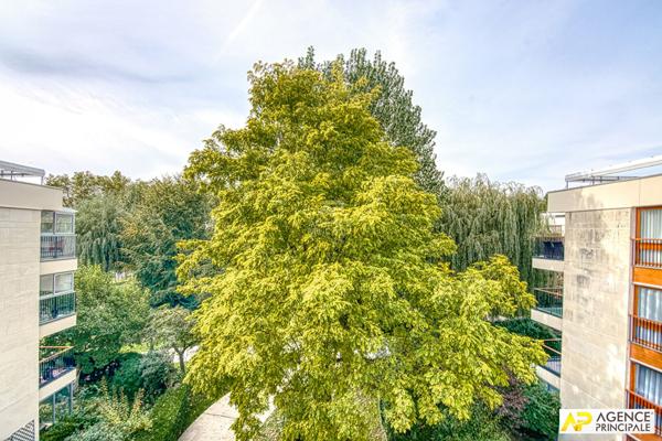 Le Chesnay Parly 2 - Appartement 5 pièces 105 m² situé au 2e et dernier étage avec ascenseur, avec cave et parking €495 000 ** - Référence 25926