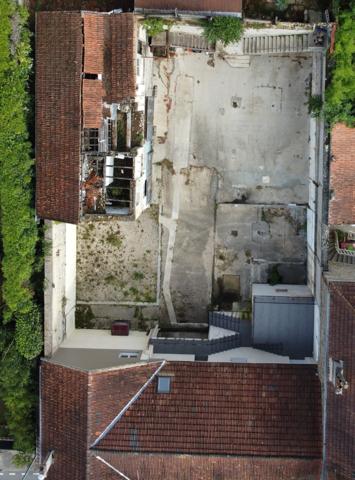 Immeuble
                                                                                                                                                
                                                                                                                                                
                                                                                                                                                
                                                    
                                                                                                                                                                                                                                                                                                                        400  m²