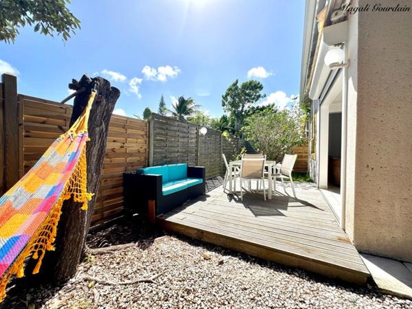SAINT-FRANÇOIS – À 100 MÈTRES DE LA MER, ENSEMBLE IMMOBILIER DE 3 VILLAS INDÉPENDANTES