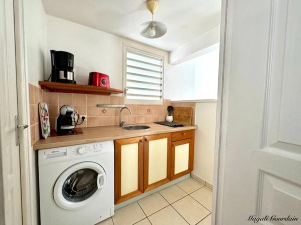 SAINT-FRANÇOIS – À 100 MÈTRES DE LA MER, ENSEMBLE IMMOBILIER DE 3 VILLAS INDÉPENDANTES
