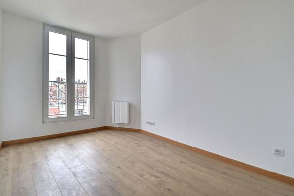 2 pièces rénové au dernier étage