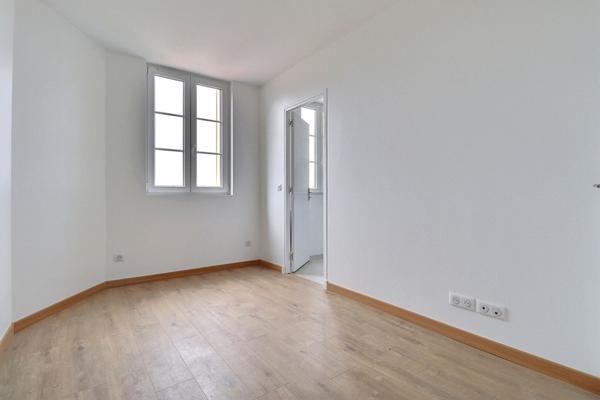 2 pièces rénové au dernier étage